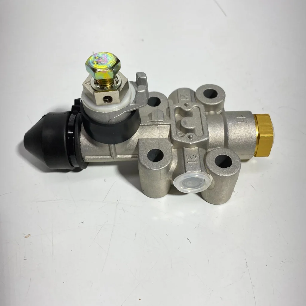 RH Tag Axle Leveling Valve 637208390