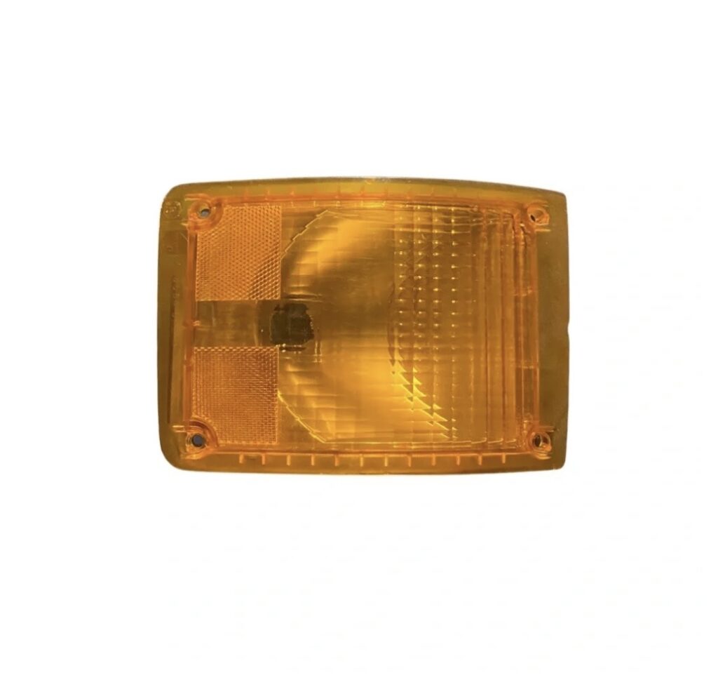 International Parts Left Hand Fender Turn Signal 16611761C93